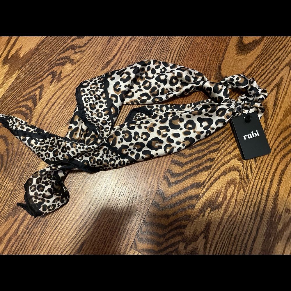 Hair tie
